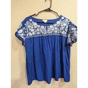 Royal blue short tulip split sleeve w/white floral embroidery, by Layerz, M